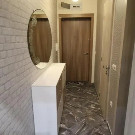 Apartament Baths Apartment, 100 M From The Sea Garden