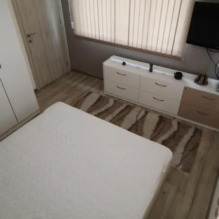 Baths Apartment, 100 M From The Sea Garden *