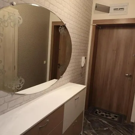 Baths Apartment, 100 M From The Sea Garden