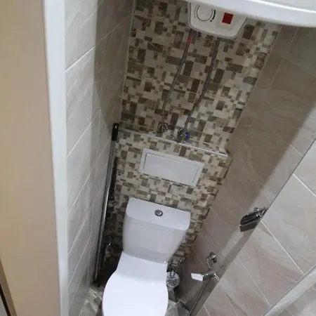Baths Apartment, 100 M From The Sea Garden Apartament *