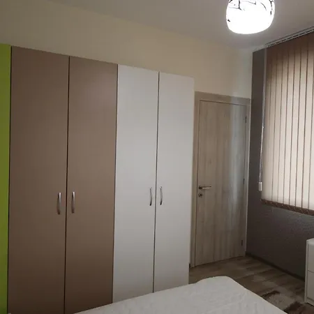 Baths Apartment, 100 M From The Sea Garden Warna